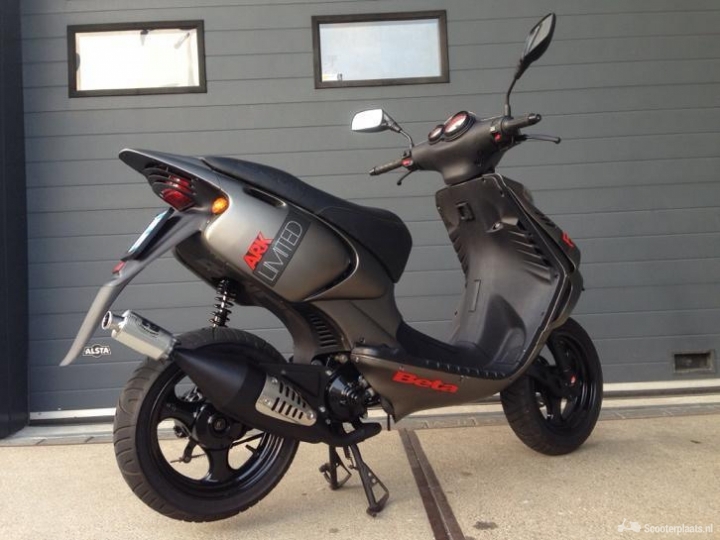 Unieke Beta ark snor LC Limited edition in nieuwst - Scooterplaats