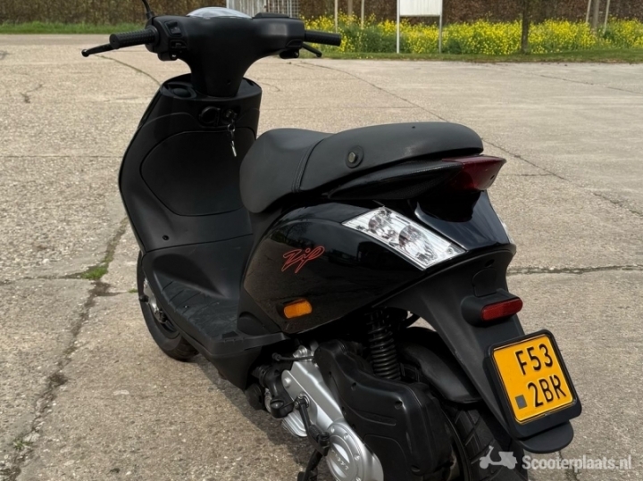 Piaggio Zip zwart