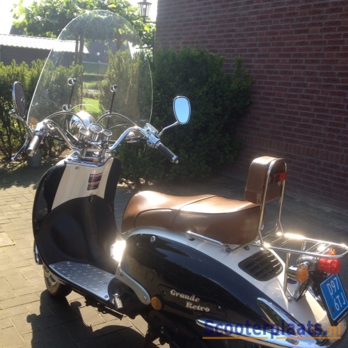 Retro scooter zwart