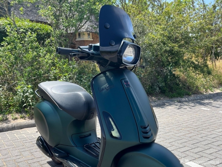 Vespa Sprint groen