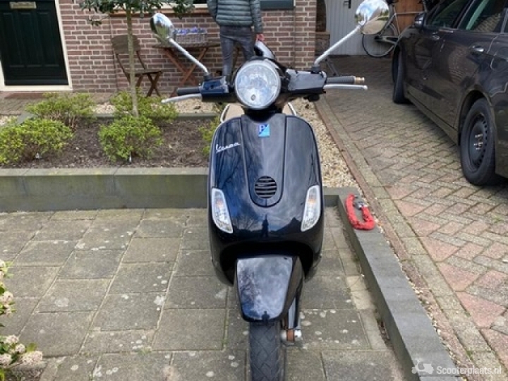 Vespa LX 50 zwart