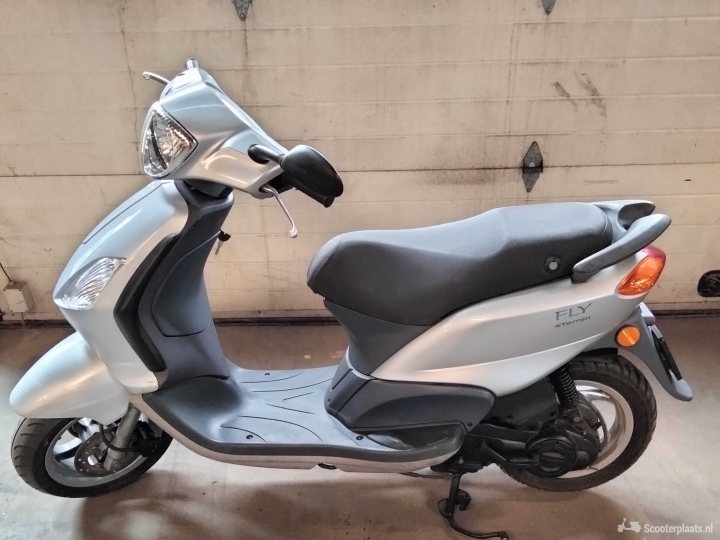 Piaggio Fly zilver