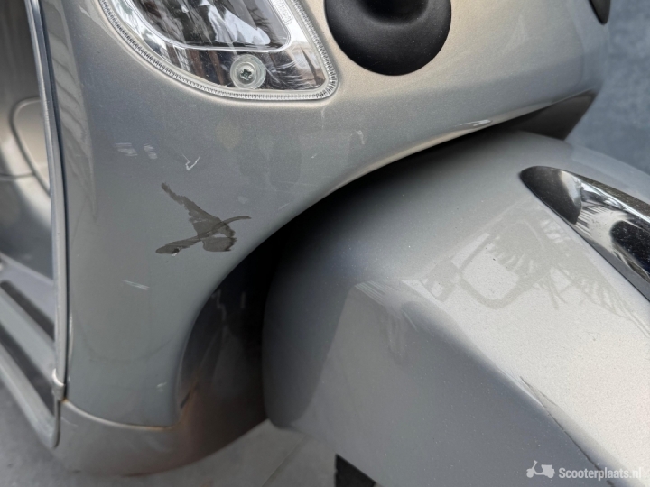 Vespa LX 50 grijs