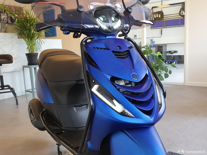 Piaggio Zip blauw