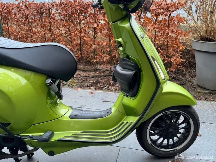 Vespa Sprint groen