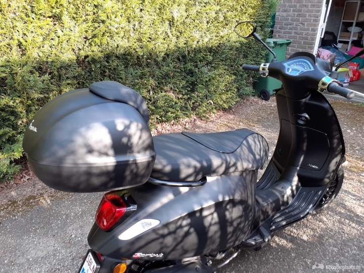 Vespa Sprint zwart