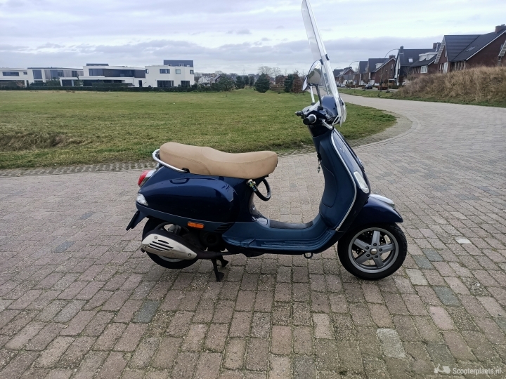 Vespa LX 50 blauw