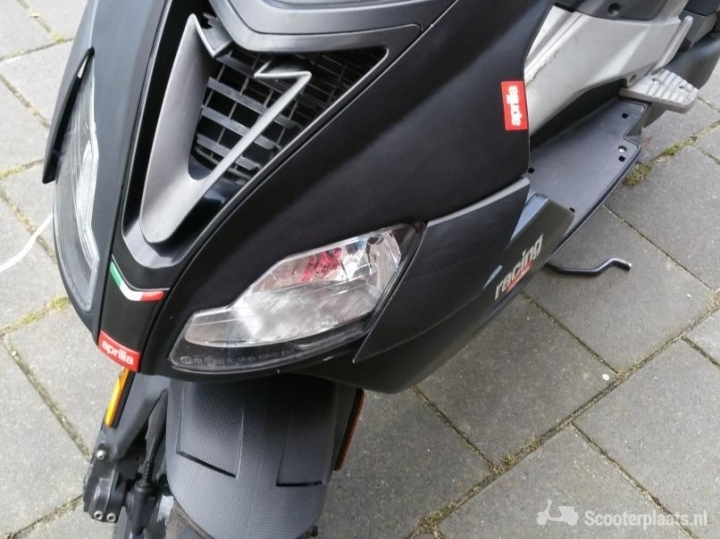 Aprilia SR Factory - Scooterplaats
