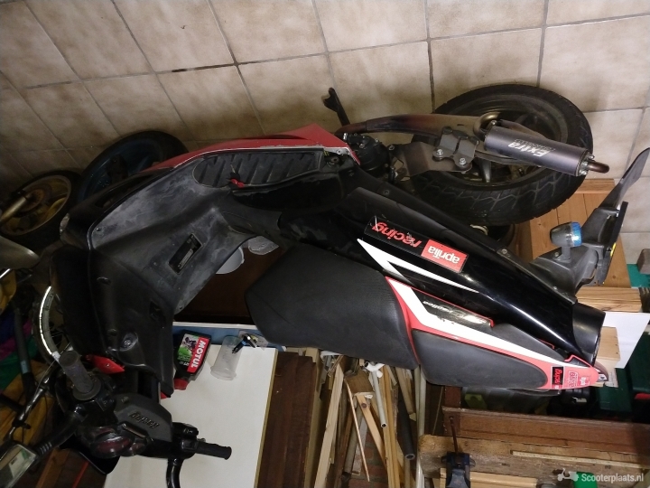 Aprilia SR 50 geel