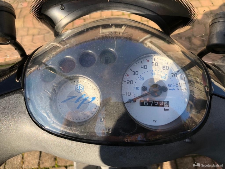 Piaggio Zip zwart