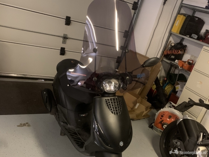 Piaggio Zip zwart