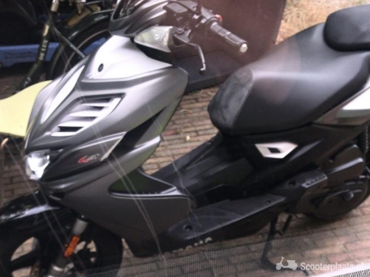 Yamaha Aerox grijs