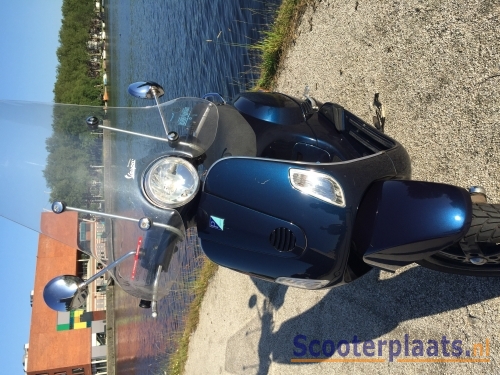 Vespa LX 50 blauw
