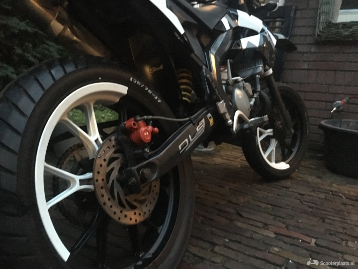 Derbi Senda DRD X-Treme zwart