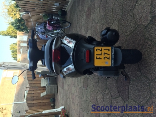 Piaggio Zip zwart