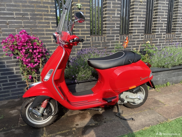 Vespa S rood