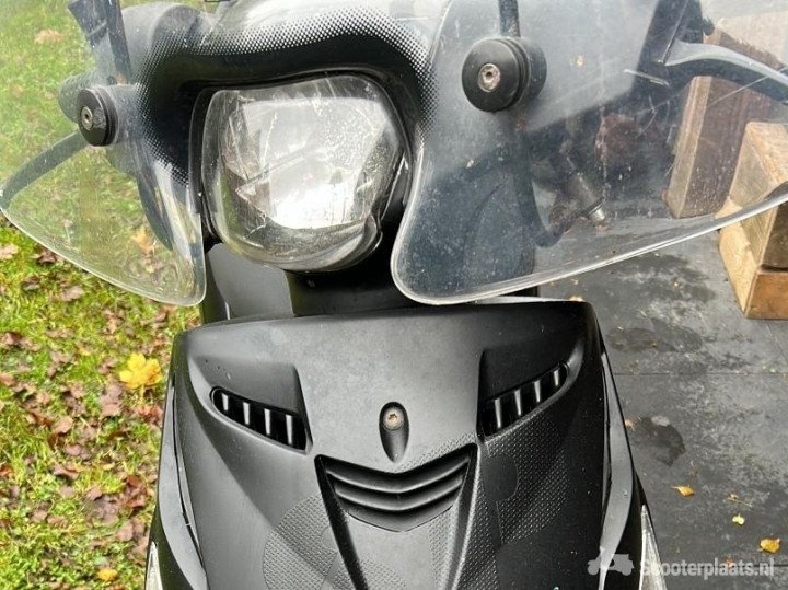 Piaggio Zip zwart