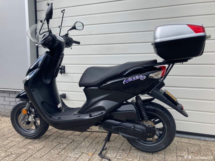 Yamaha NeoS zwart