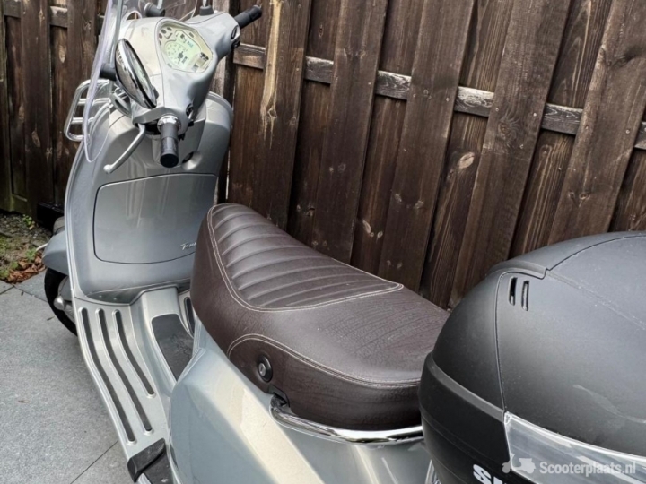Vespa LX 50 grijs