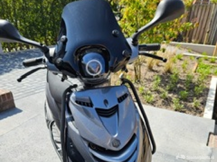 Piaggio Zip grijs