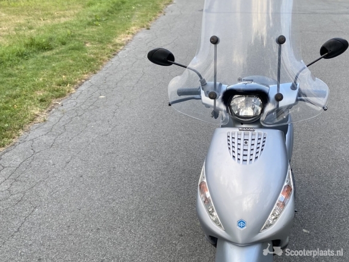 Piaggio Zip grijs