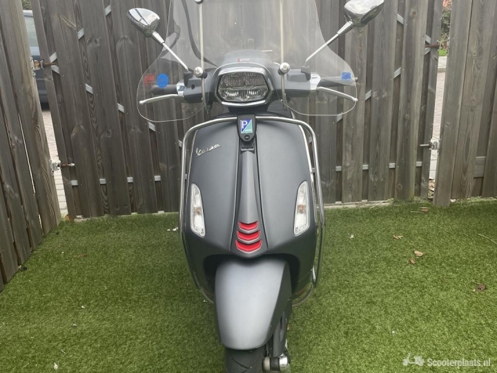 Vespa Sprint S grijs