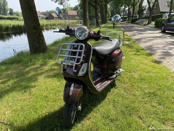 Vespa LX 50 Touring bruin