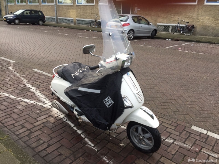 Vespa S Snor (4 takt) - Scooterplaats