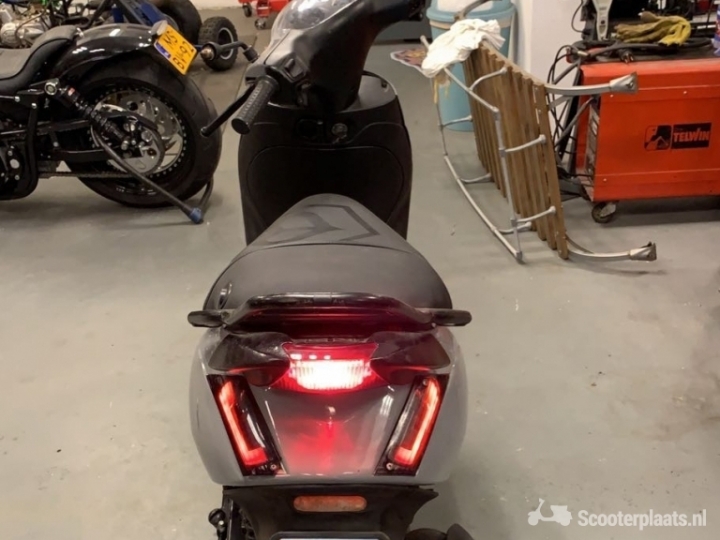 Piaggio Zip grijs