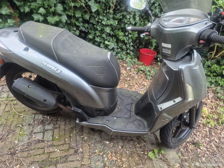 Kymco People S grijs
