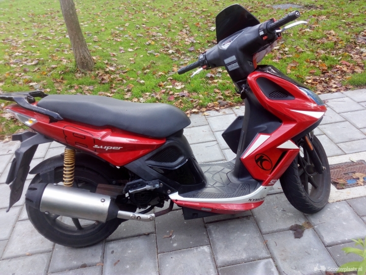 Kymco Super8 rood