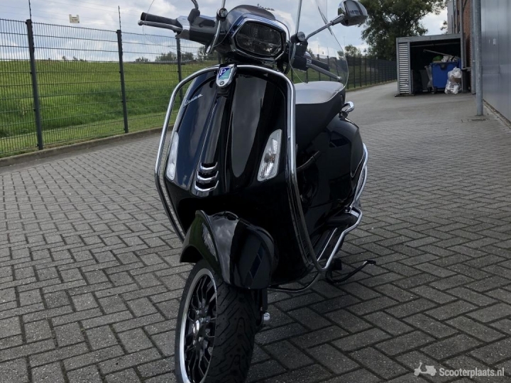 Vespa Sprint zwart