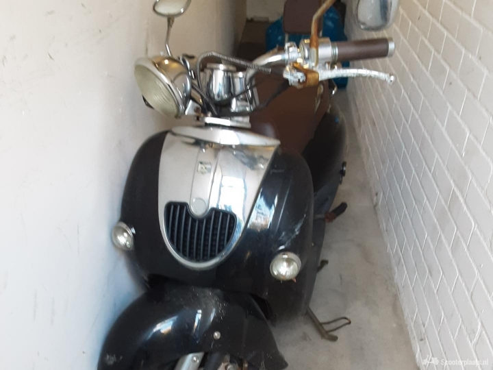 Retro scooter zwart