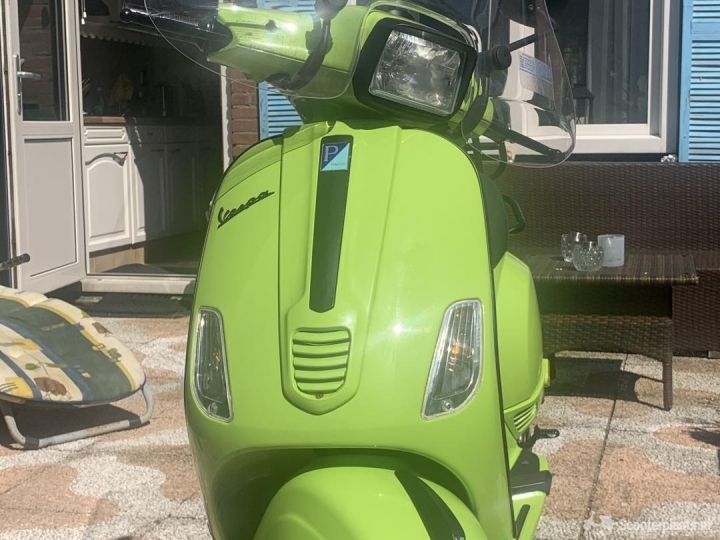 Vespa S groen