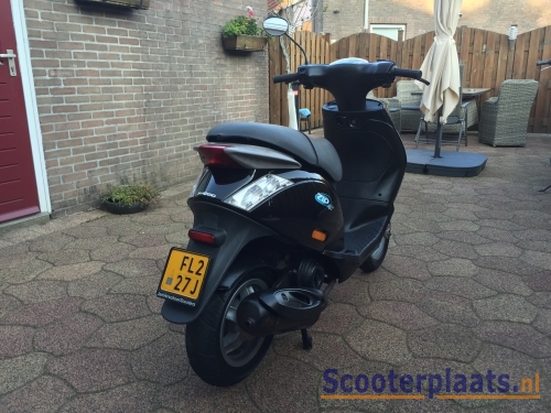 Piaggio Zip zwart