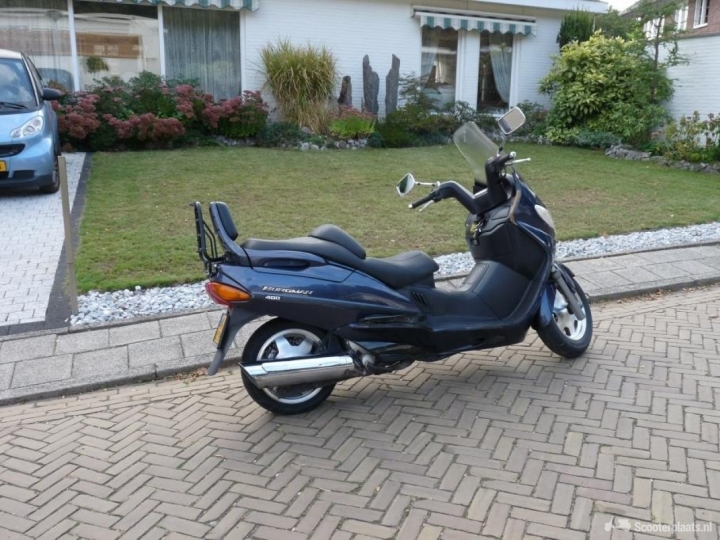 Suzuki Burgman blauw