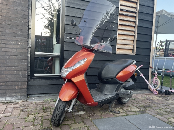 Peugeot Kisbee oranje