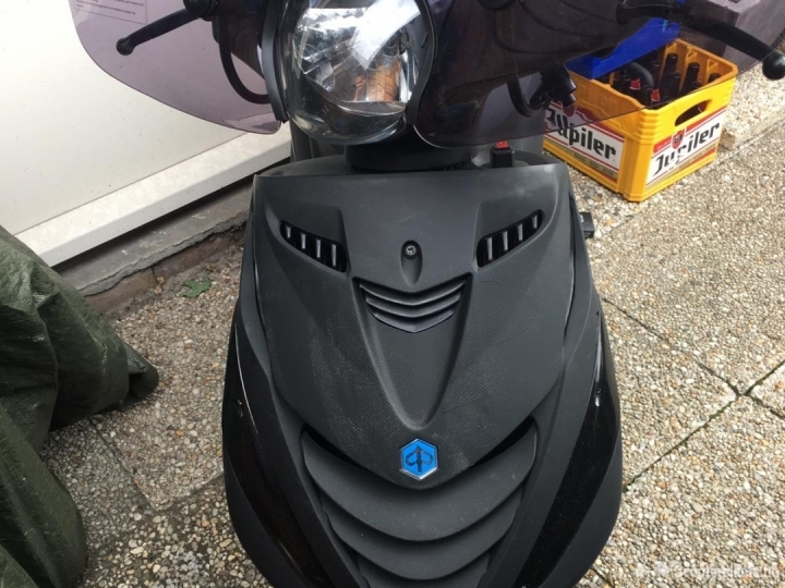 Piaggio Zip matzwart