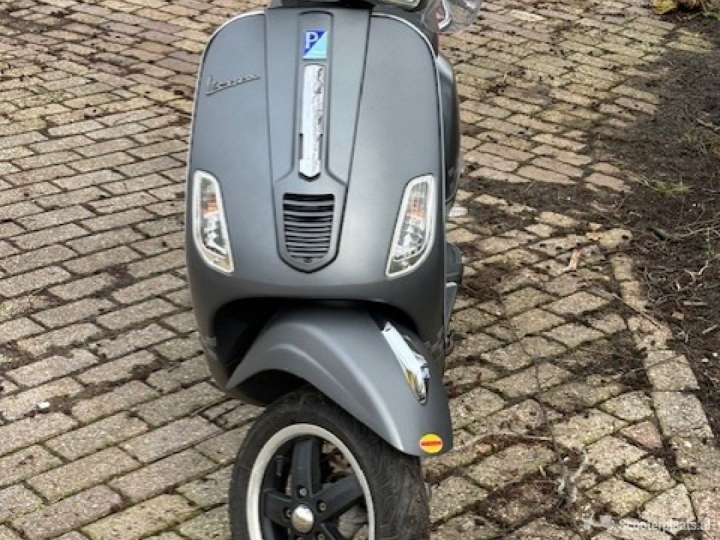 Vespa S grijs