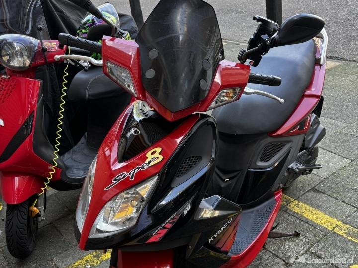 Kymco Super8 rood