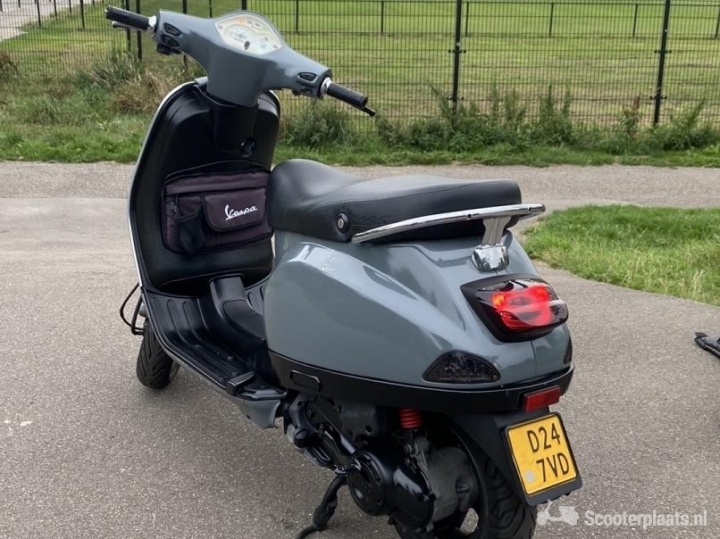 Vespa LX 50 grijs