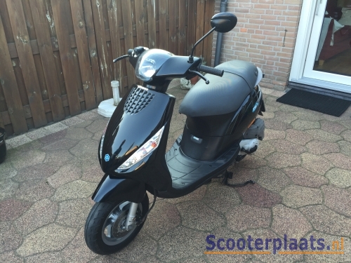 Piaggio Zip zwart