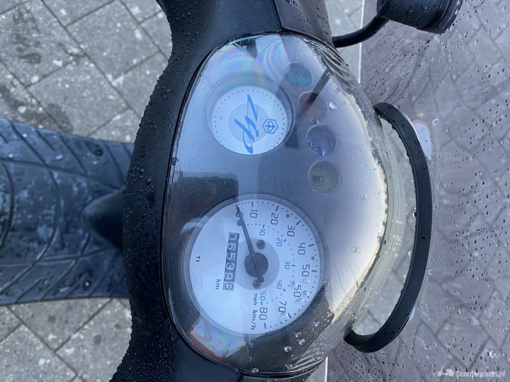 Piaggio Zip zwart