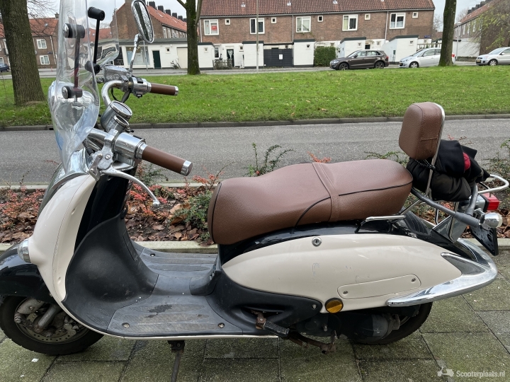 Retro scooter wit