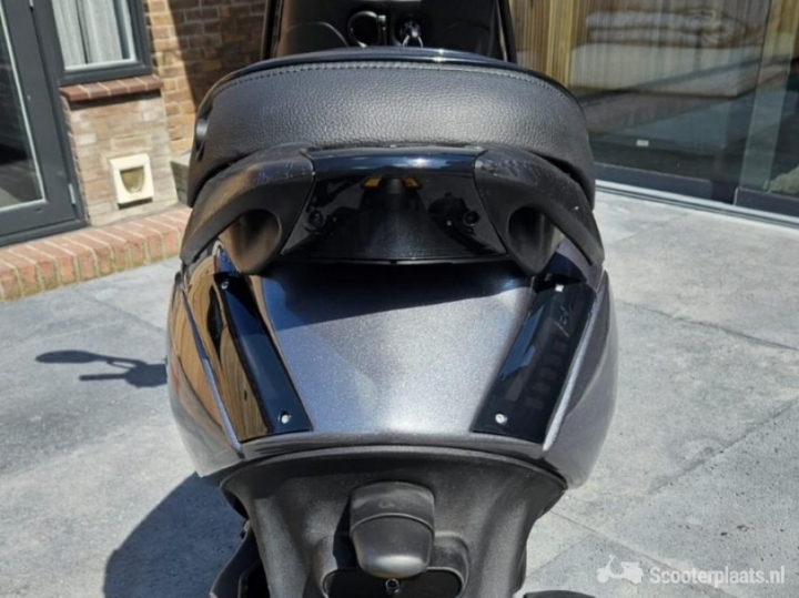 Piaggio Zip grijs