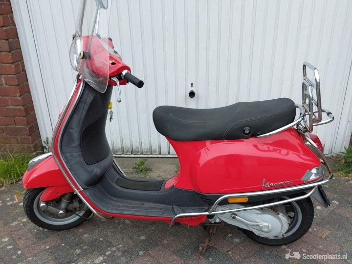 Vespa LX 50 rood