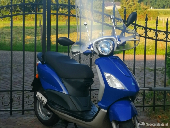 Piaggio Fly blauw