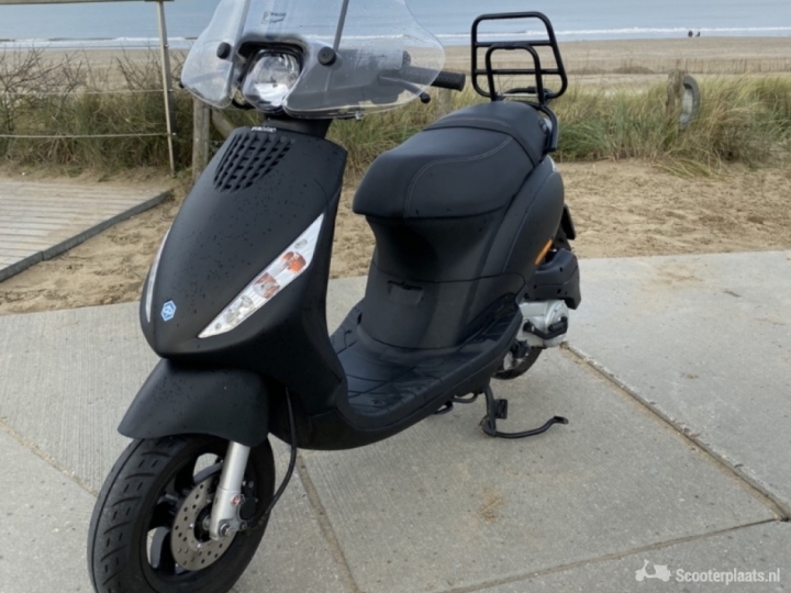 Piaggio Zip matzwart