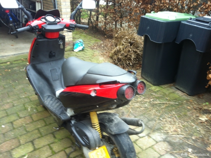 Aprilia Sportcity rood