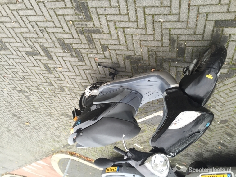 Piaggio Fly zwart